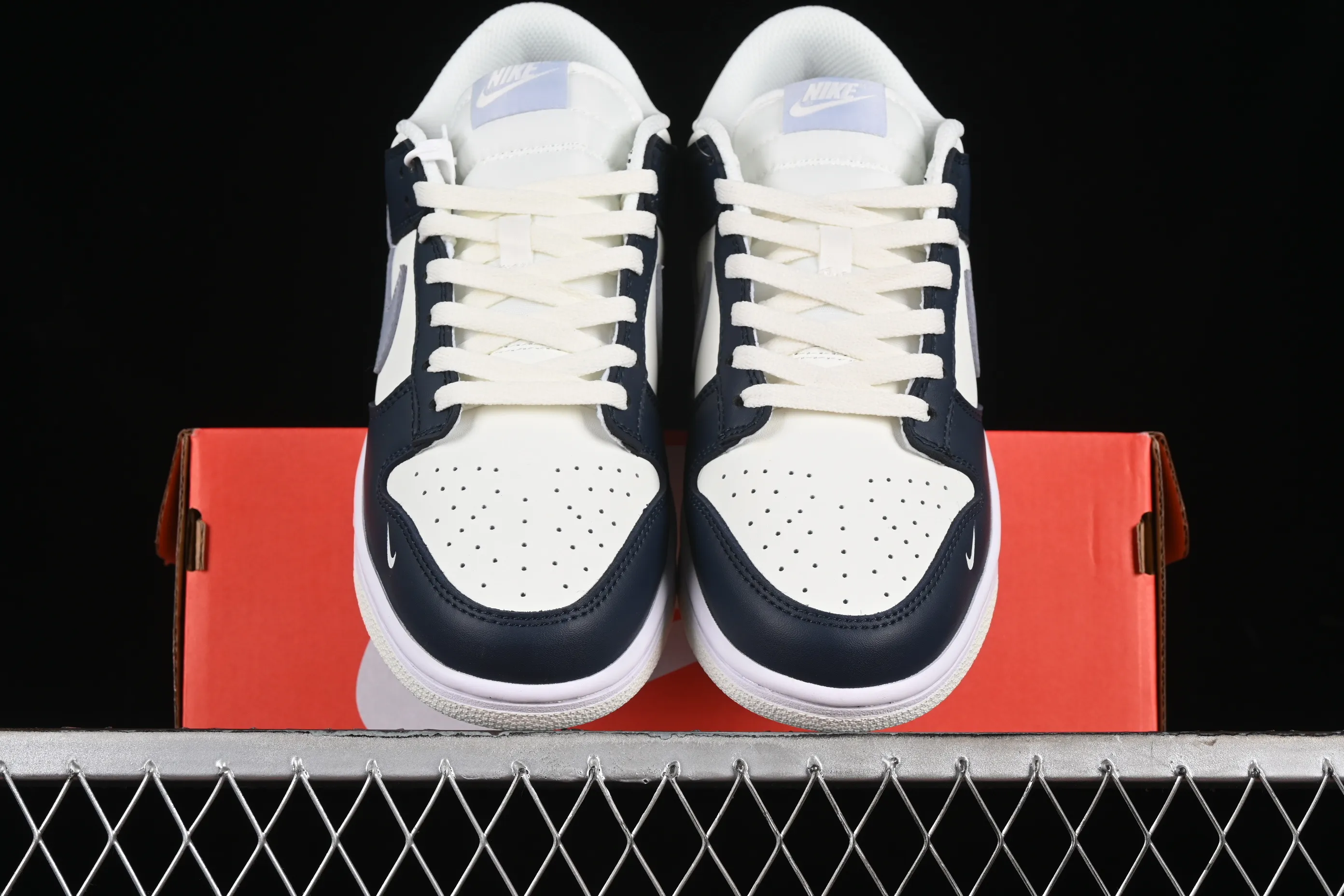 All Categories Nk SB Dunk Series Nk SB Dunk Low Low-top sneakers Nk SB Dunk Low Simple blue color Low-top casual sports skateboard shoes HV2390-100